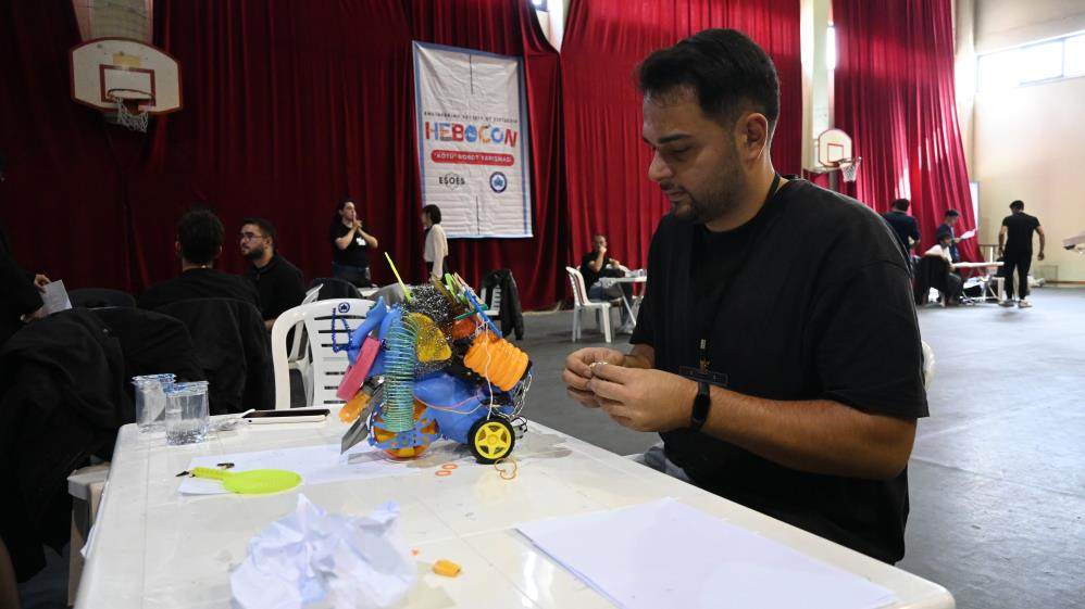 Turkiyenin En Cirkin Robotlarini Yapmak Icin Yaristilar2