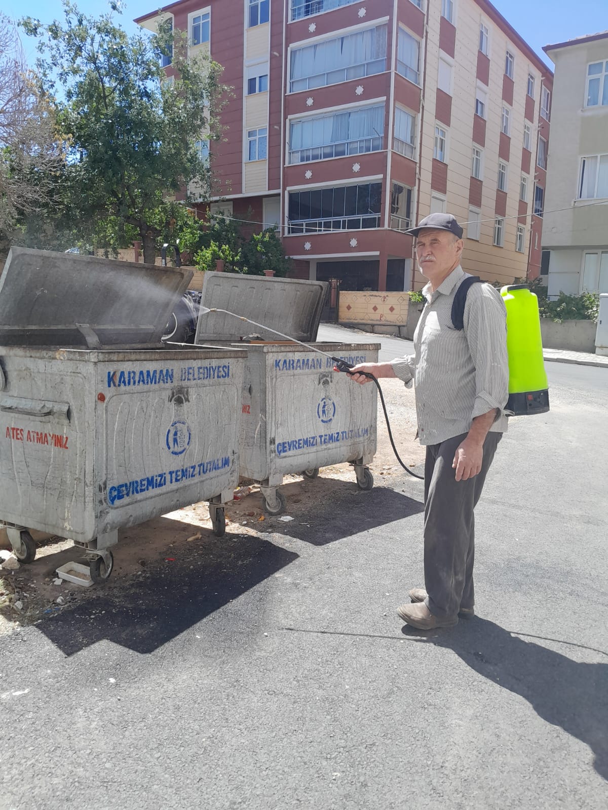 Vali Cicekliden Yilin Muhtarina Tesekkur (1)