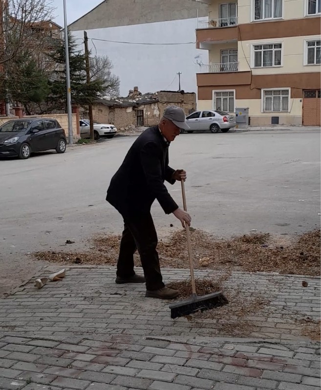 Vali Cicekliden Yilin Muhtarina Tesekkur (2)