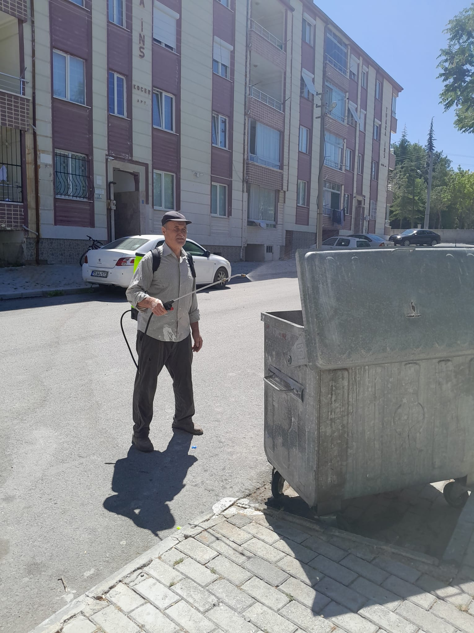 Vali Cicekliden Yilin Muhtarina Tesekkur (3)