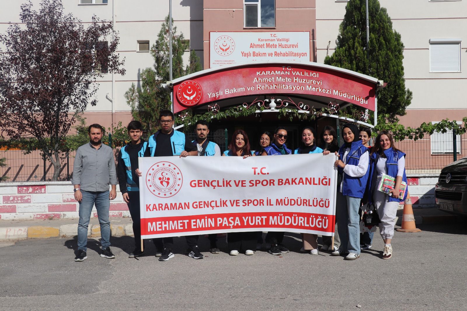 Yaslilar Gununde Gonullere Dokundular2