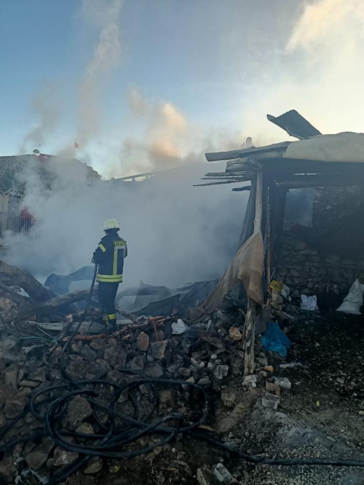 Ahir Yangini 2 Eve Sicradi1