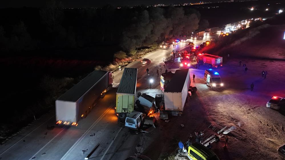 Feci Zincirleme Kaza Olu Ve Yaralilar Var2