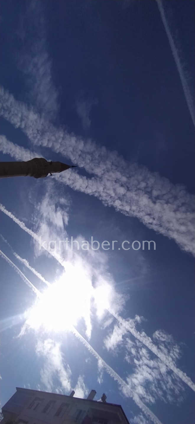 Gokyuzunde Izler Merak Konusu Oldu Spreyleme Mi Yapiliyor Iddiasi3