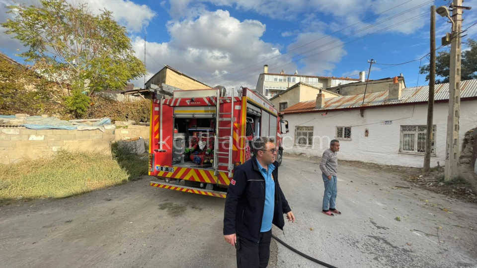 Itfaiye Kerpic Binaya Sicrayan Yangini Buyumeden Sondurdu0