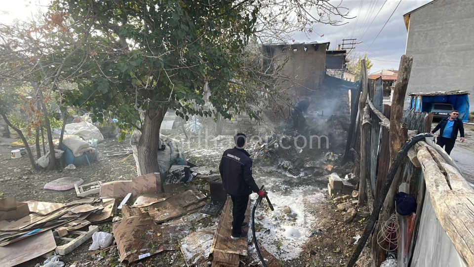 Itfaiye Kerpic Binaya Sicrayan Yangini Buyumeden Sondurdu11