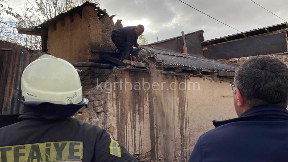 Itfaiye Kerpic Binaya Sicrayan Yangini Buyumeden Sondurdu13