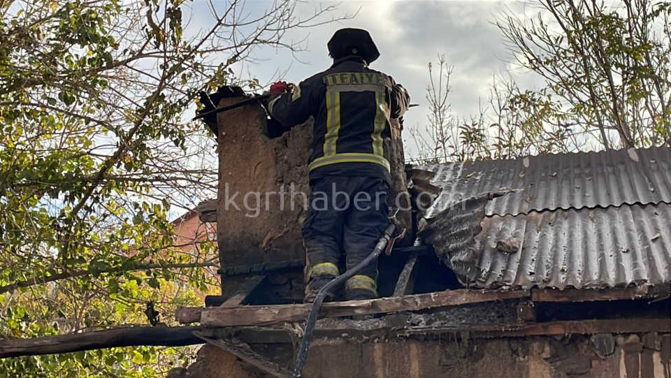 Itfaiye Kerpic Binaya Sicrayan Yangini Buyumeden Sondurdu18