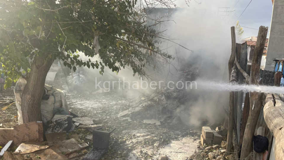 Itfaiye Kerpic Binaya Sicrayan Yangini Buyumeden Sondurdu6