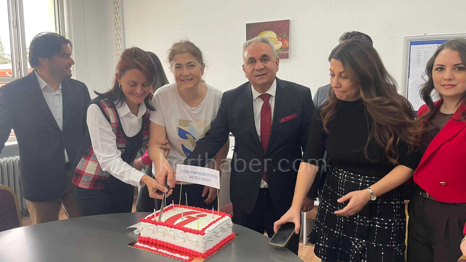 Karaman Defterdarligindan Karaman Lisesinde Ogretmenler Gunu Surprizi5