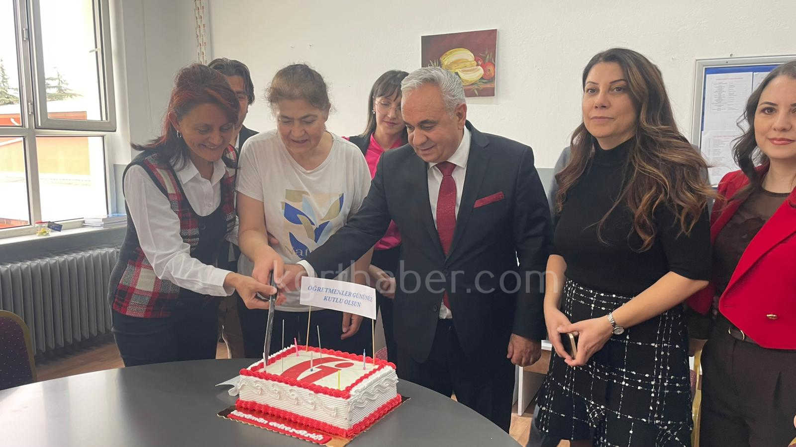 Karaman Defterdarligindan Karaman Lisesinde Ogretmenler Gunu Surprizi6