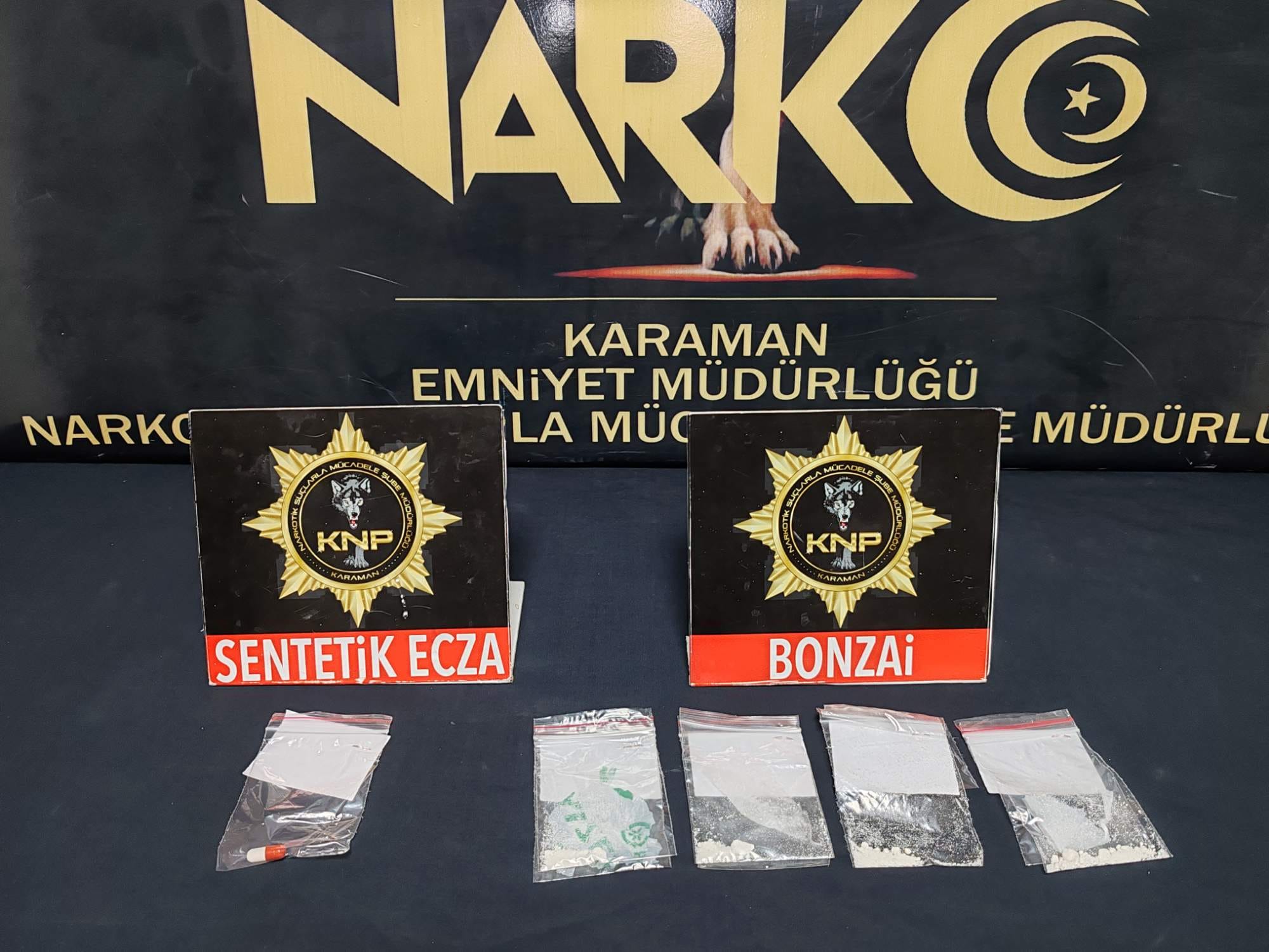 Karaman Emniyeti Ruhsatsiz Silahlar Ve Bicaklar Ele Gecirdi 8 Kisi Tutuklandi (1)