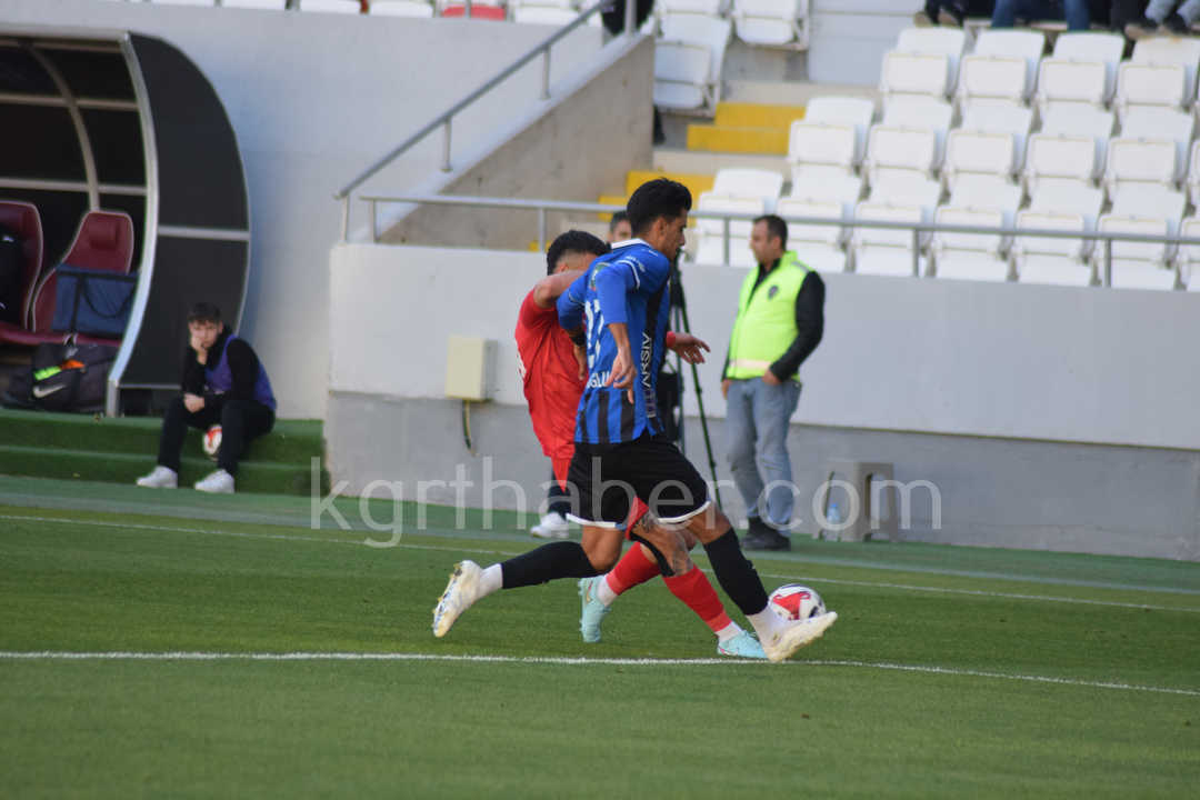 Karaman Fk Kendi Evinde 1 1 Berabere Kaldi0