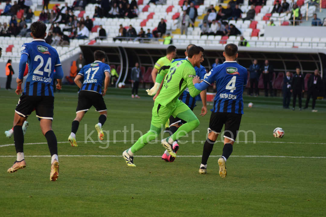 Karaman Fk Kendi Evinde 1 1 Berabere Kaldi11