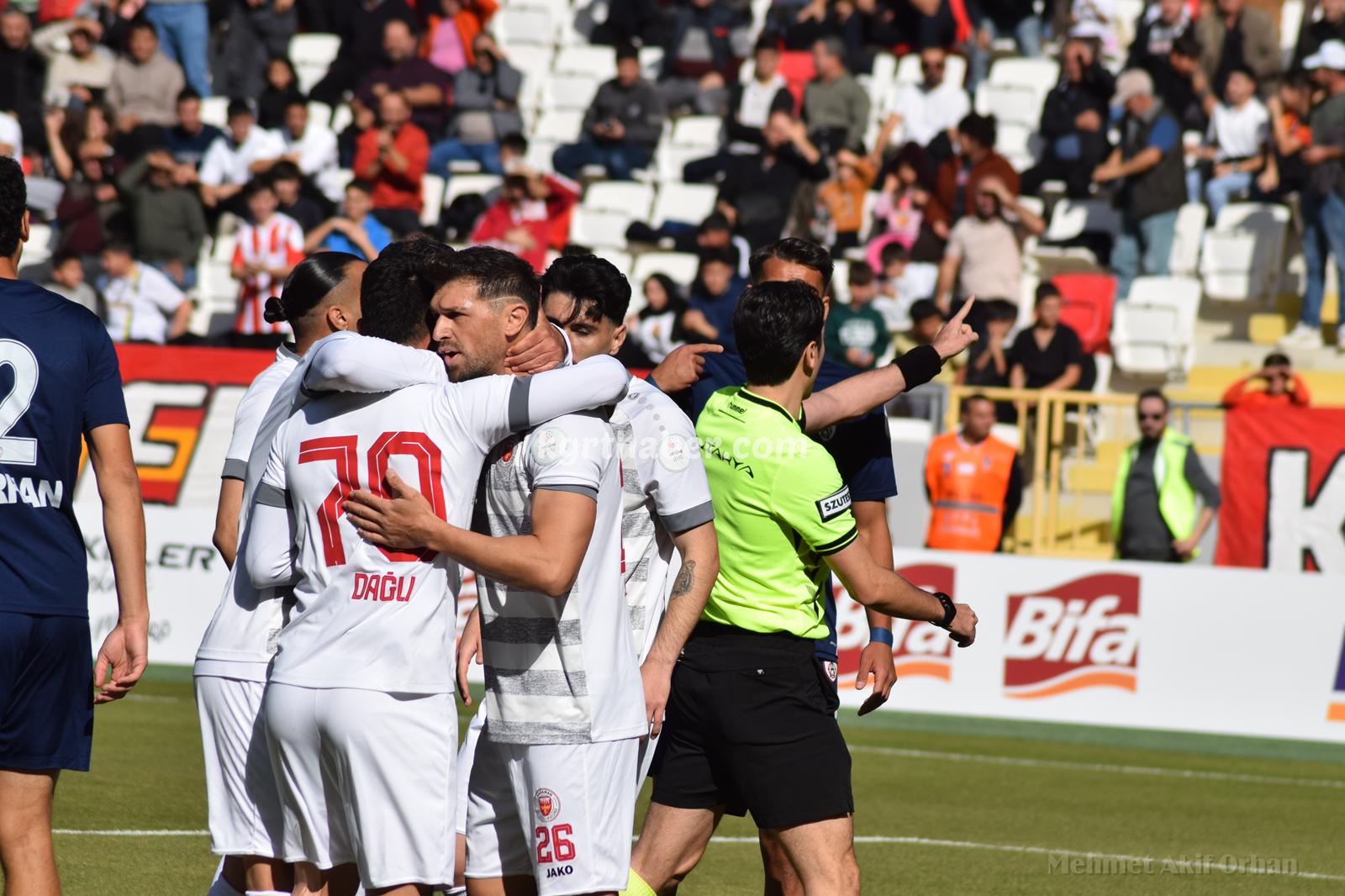 Karaman Fk Ligdeki Ilk Galibiyetini Aldi (19)