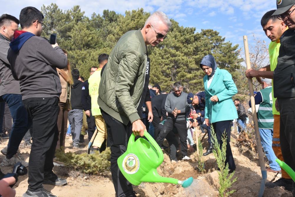 Karamanda 5 Bin Fidan Toprakla Bulusturuldu (5)