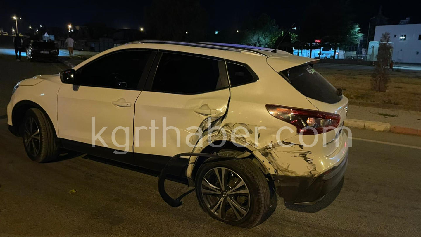 Karamanda Carpisan Suv Araclardan Biri Devrildi 2 Yarali7