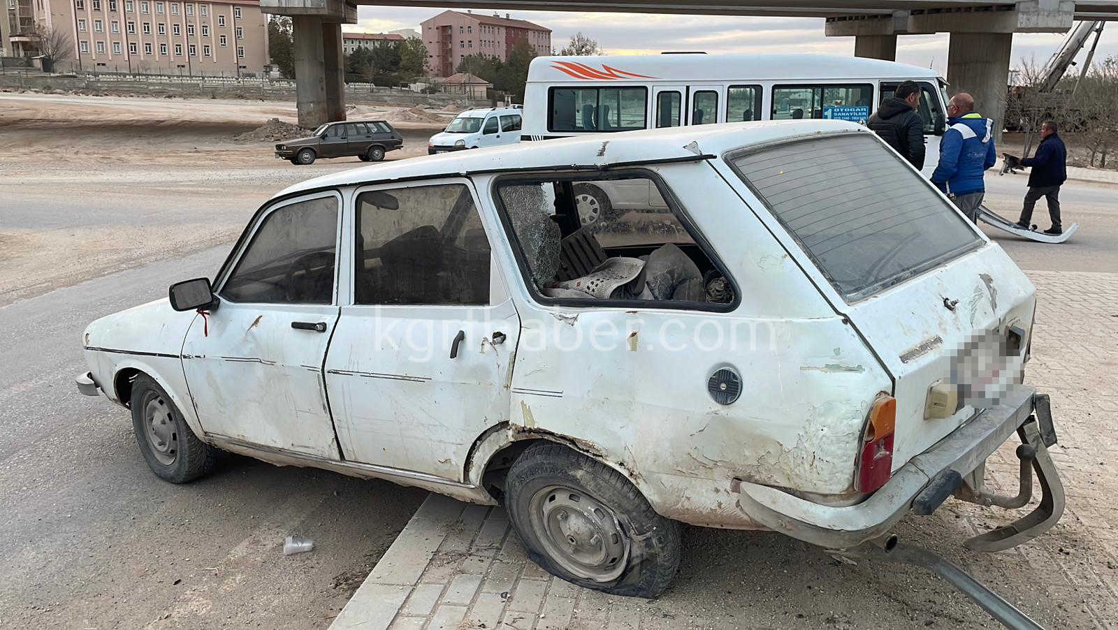 Karamanda Dolmusla Carpisan Otomobil Kaldirima Cikti 2 Yarali2