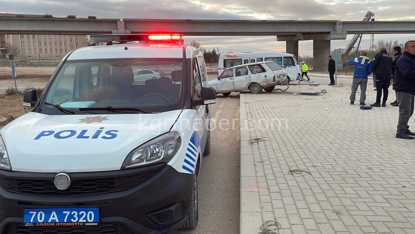 Karamanda Dolmusla Carpisan Otomobil Kaldirima Cikti 2 Yarali6