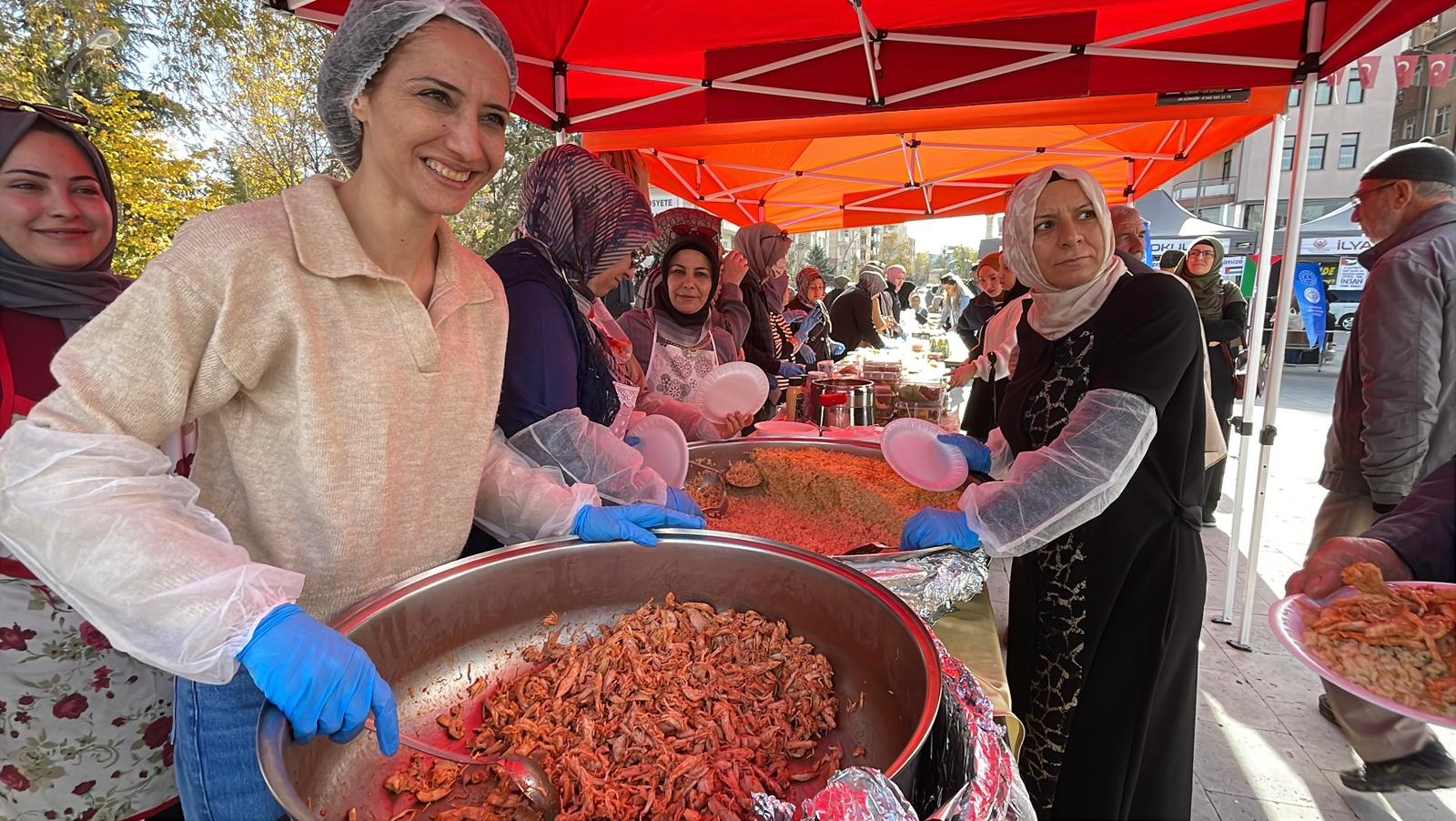 Karamanda Gazzeye Destek Kermesi Duzenlendi (1)