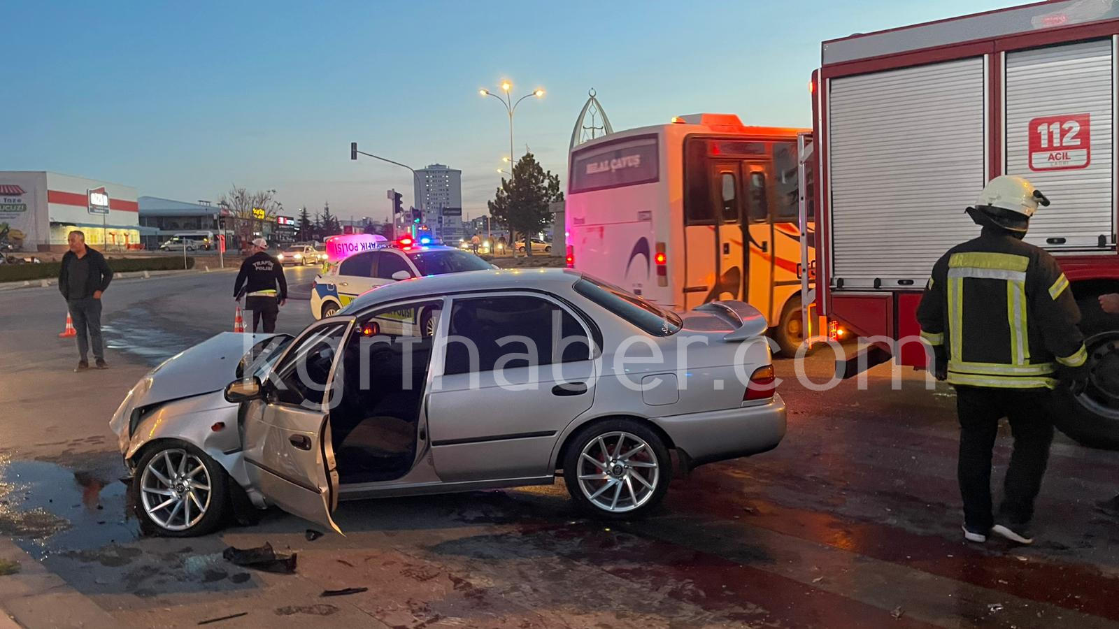 Karamanda Itfaiye Ile Otomobil Carpisti 1 Yarali7