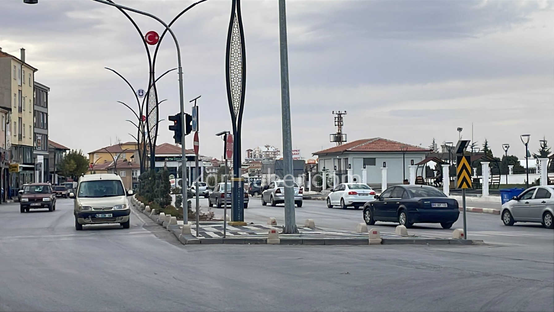 Karamanda Kazalarla Gundeme Gelen Mezarlik Kavsaginda Isiklar Yandi10