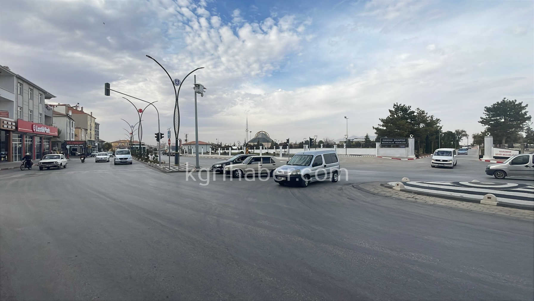 Karamanda Kazalarla Gundeme Gelen Mezarlik Kavsaginda Isiklar Yandi6