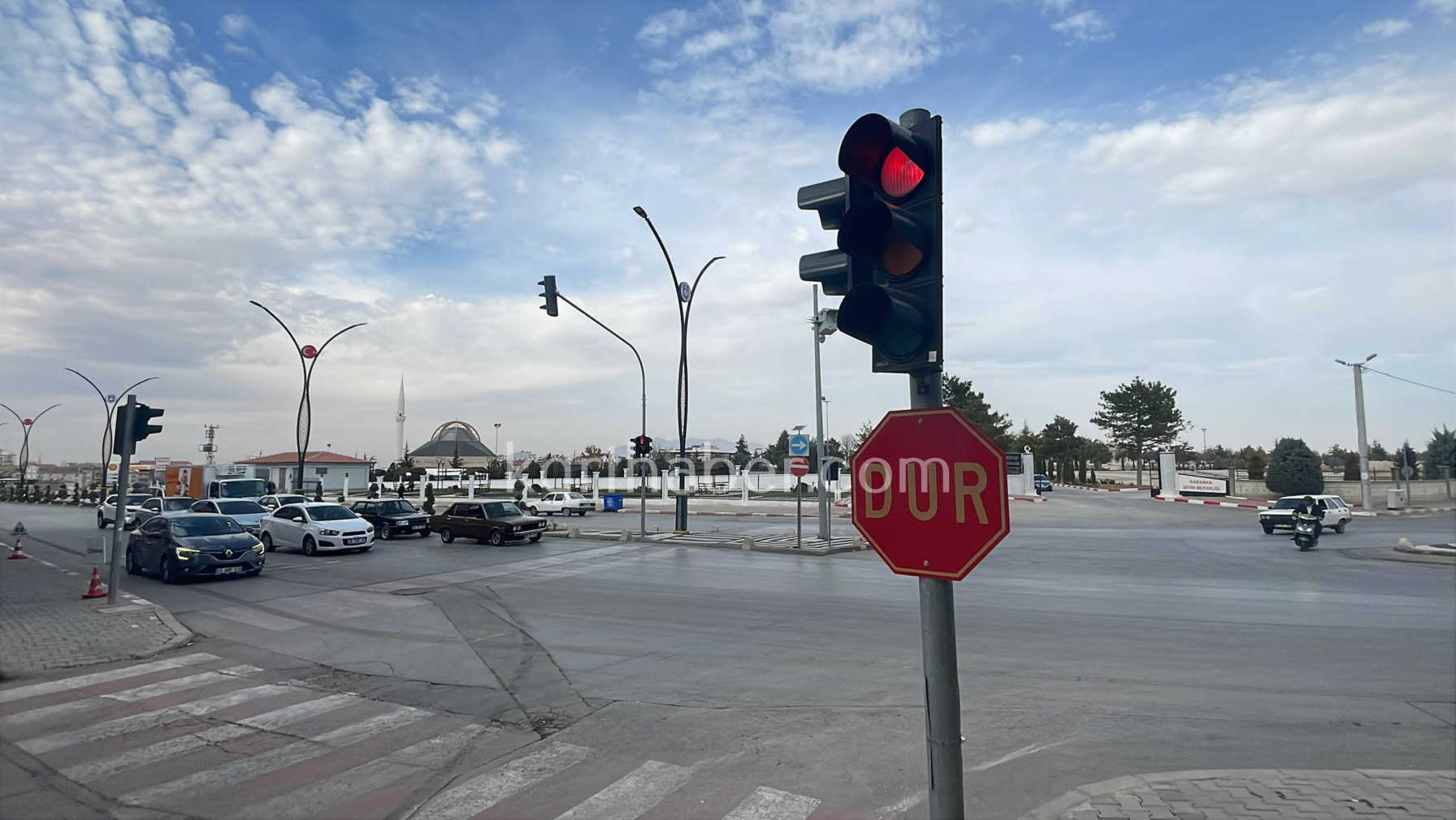 Karamanda Kazalarla Gundeme Gelen Mezarlik Kavsaginda Isiklar Yandi7