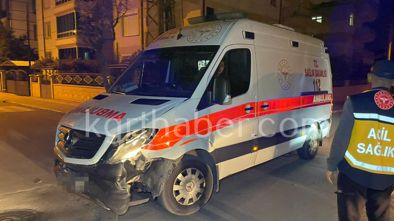 Karamanda Motosiklet Ambulansa Ok Gibi Saplandi 1 Yarali3