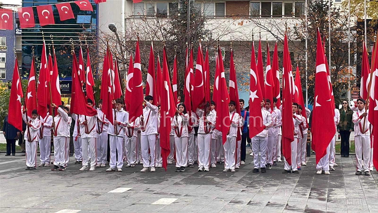 Karamanda Ogretmenler Gunu Yuruyusu Duzenlendi12