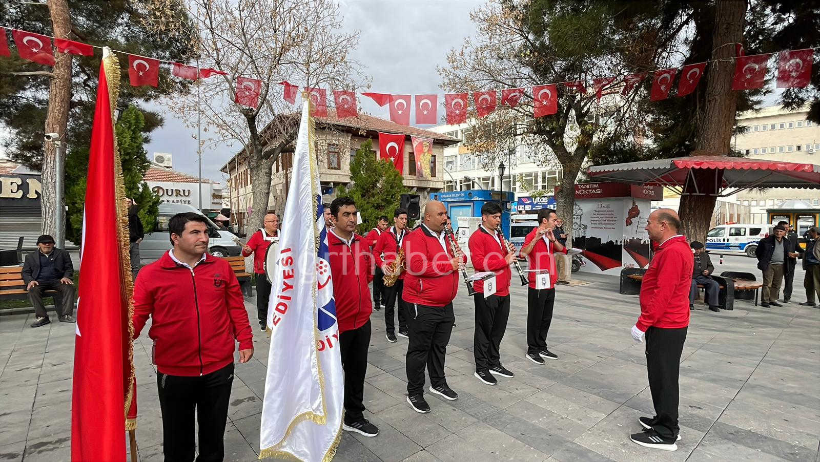 Karamanda Ogretmenler Gunu Yuruyusu Duzenlendi14