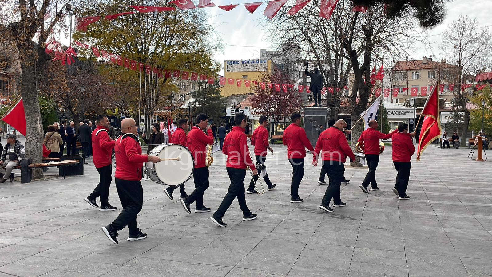 Karamanda Ogretmenler Gunu Yuruyusu Duzenlendi9