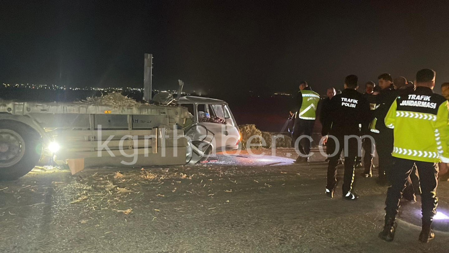 Karaman'da Otomobil Tırın Altına Girdi Karı Koca Öldü10