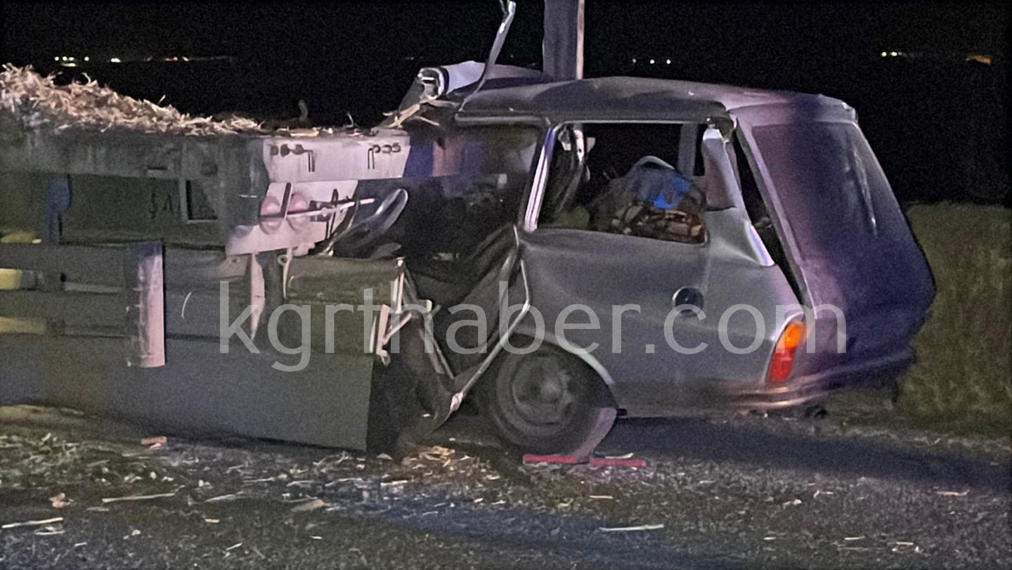 Karaman'da Otomobil Tırın Altına Girdi Karı Koca Öldü11