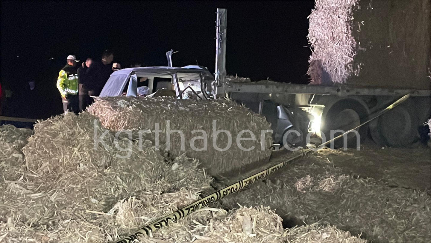 Karaman'da Otomobil Tırın Altına Girdi Karı Koca Öldü12