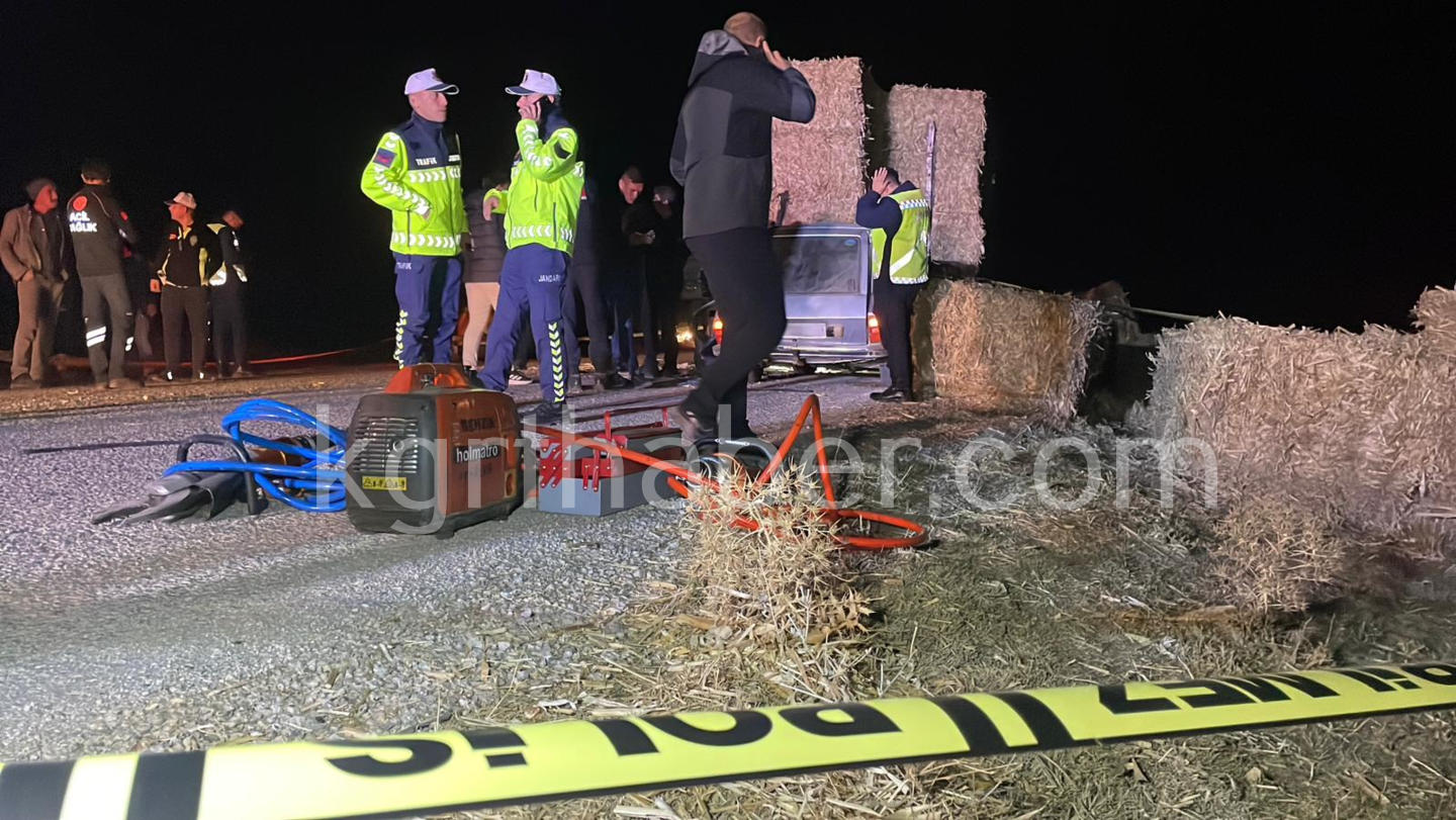 Karaman'da Otomobil Tırın Altına Girdi Karı Koca Öldü13