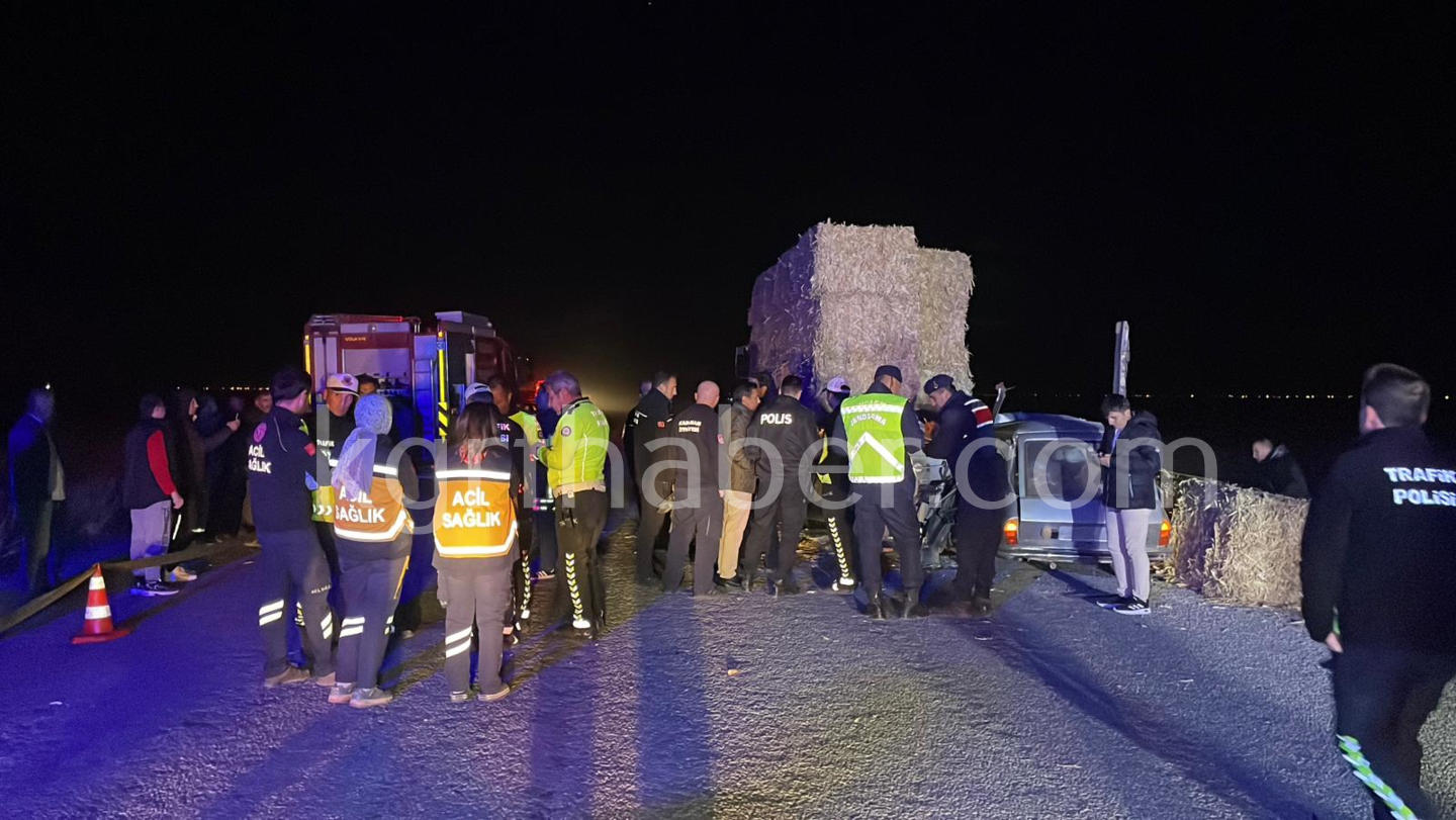 Karaman'da Otomobil Tırın Altına Girdi Karı Koca Öldü16