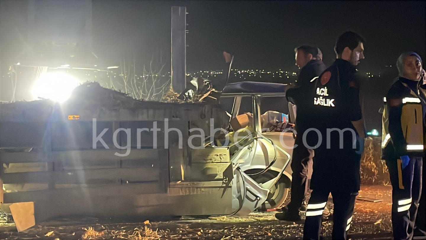 Karaman'da Otomobil Tırın Altına Girdi Karı Koca Öldü2