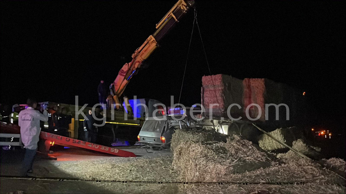 Karaman'da Otomobil Tırın Altına Girdi Karı Koca Öldü21