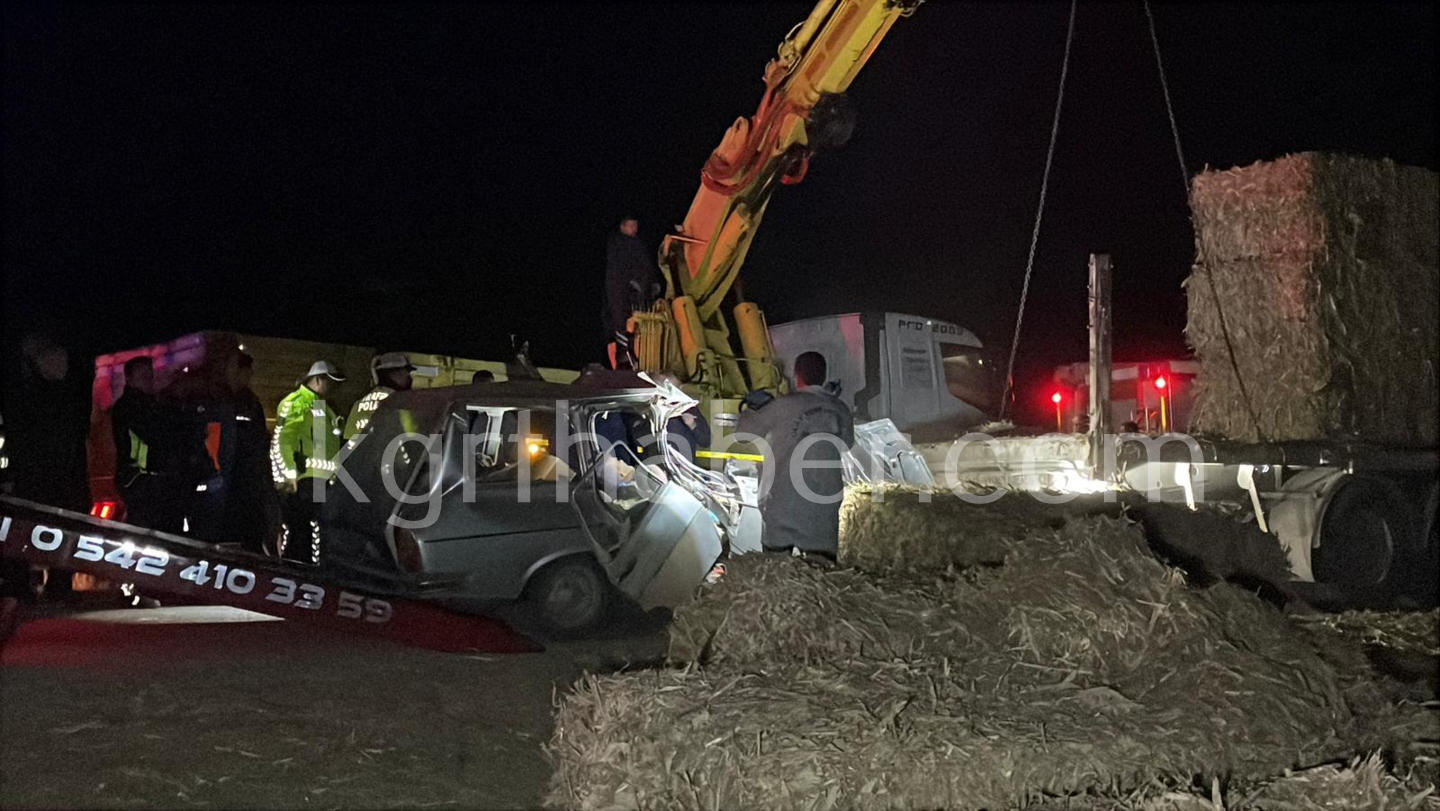 Karaman'da Otomobil Tırın Altına Girdi Karı Koca Öldü23