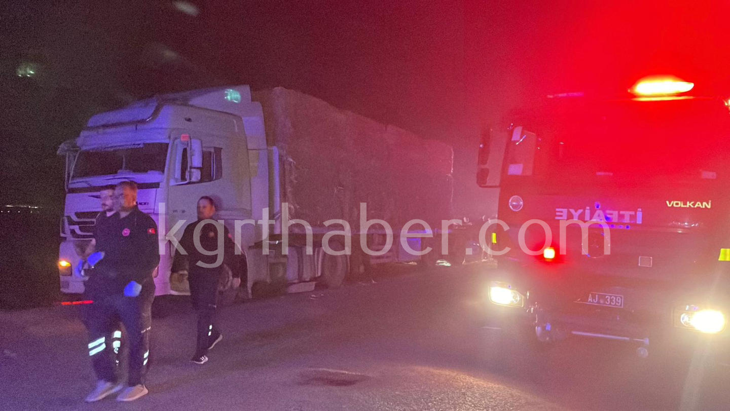 Karaman'da Otomobil Tırın Altına Girdi Karı Koca Öldü33