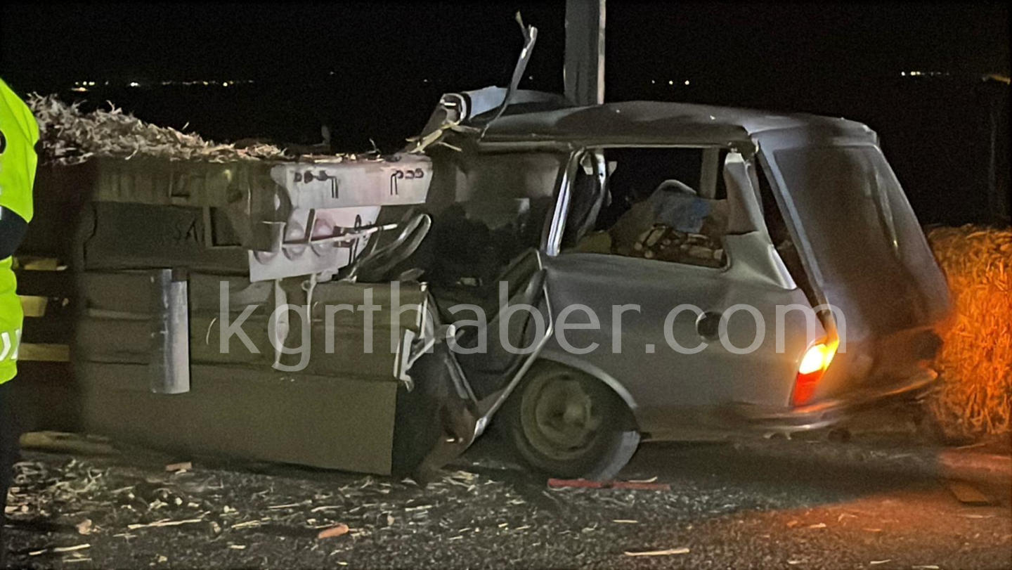 Karaman'da Otomobil Tırın Altına Girdi Karı Koca Öldü9