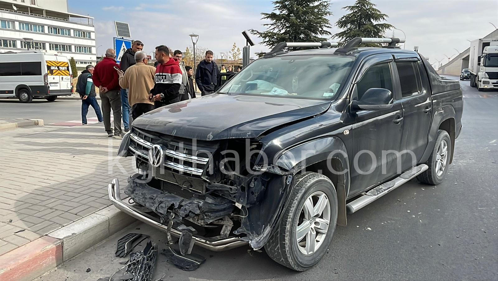 Karamanda Pikap Ile Otomobil Carpisti 1 Yarali7