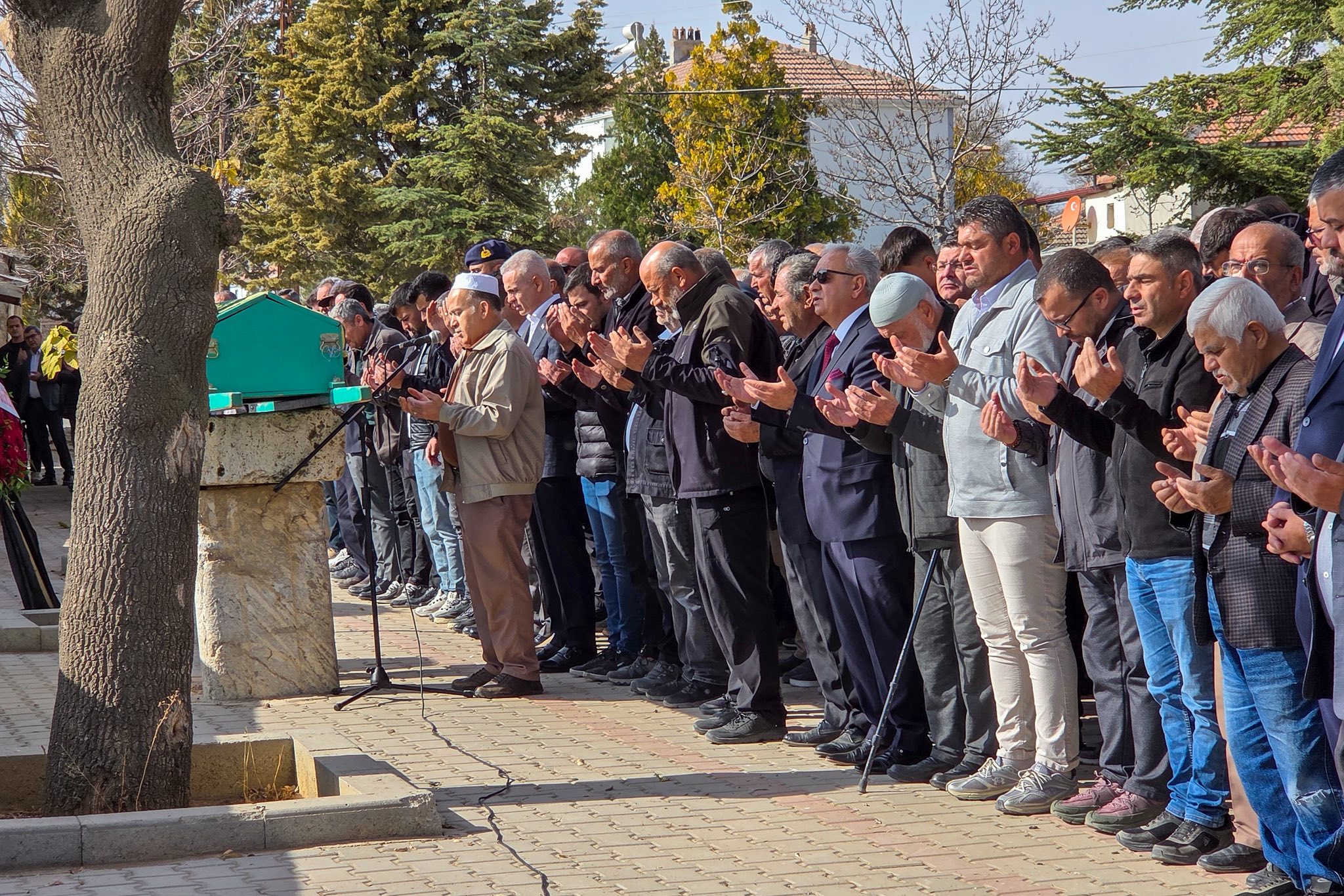 Karamanli Emekli Ogretmen Mevlut Gul Topraga Verildi (1)