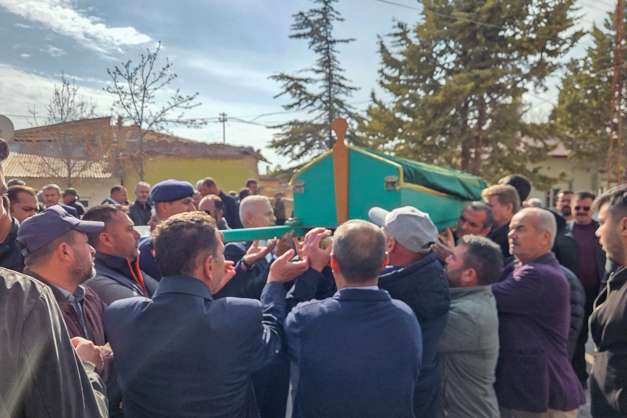 Karamanli Emekli Ogretmen Mevlut Gul Topraga Verildi (2)