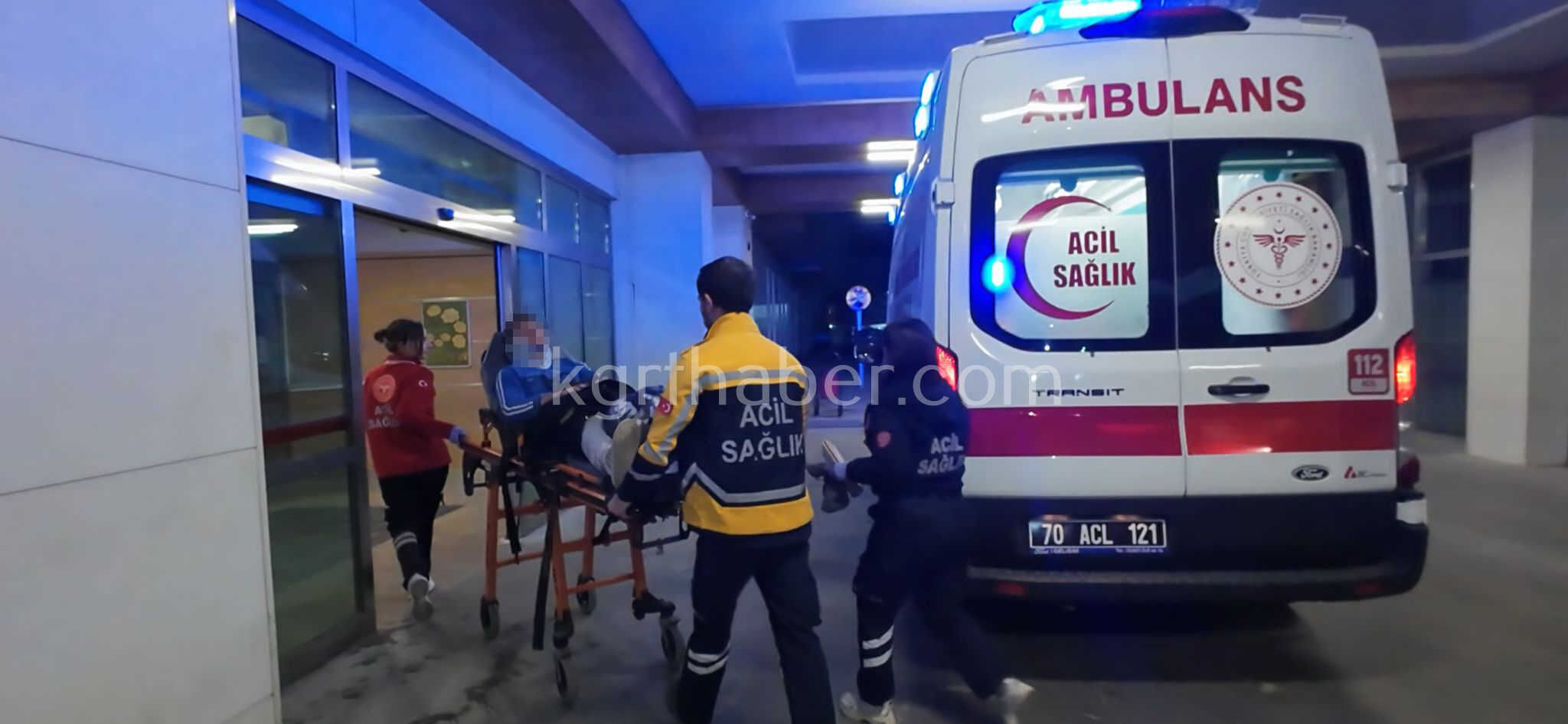 Kazada Yaralanan Genc Hastaneye Kaldirildi1