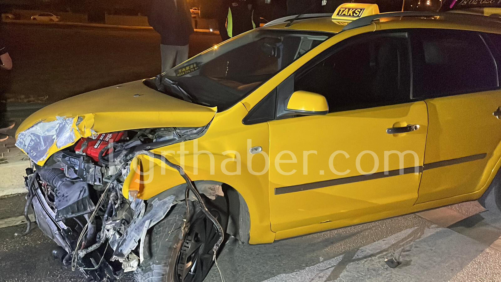 Kontrolden Cikan Ticari Taksi Aydinlatma Diregine Carpti9