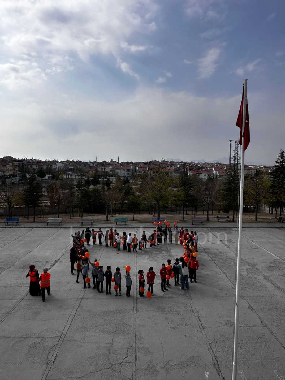 Losev Gonulluleri Karamandaki Ogrencilerle Bulustu2