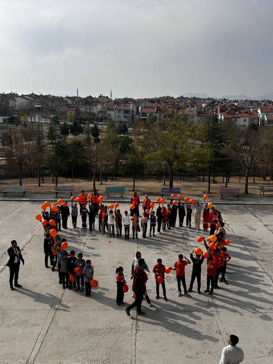 Losev Gonulluleri Karamandaki Ogrencilerle Bulustu6