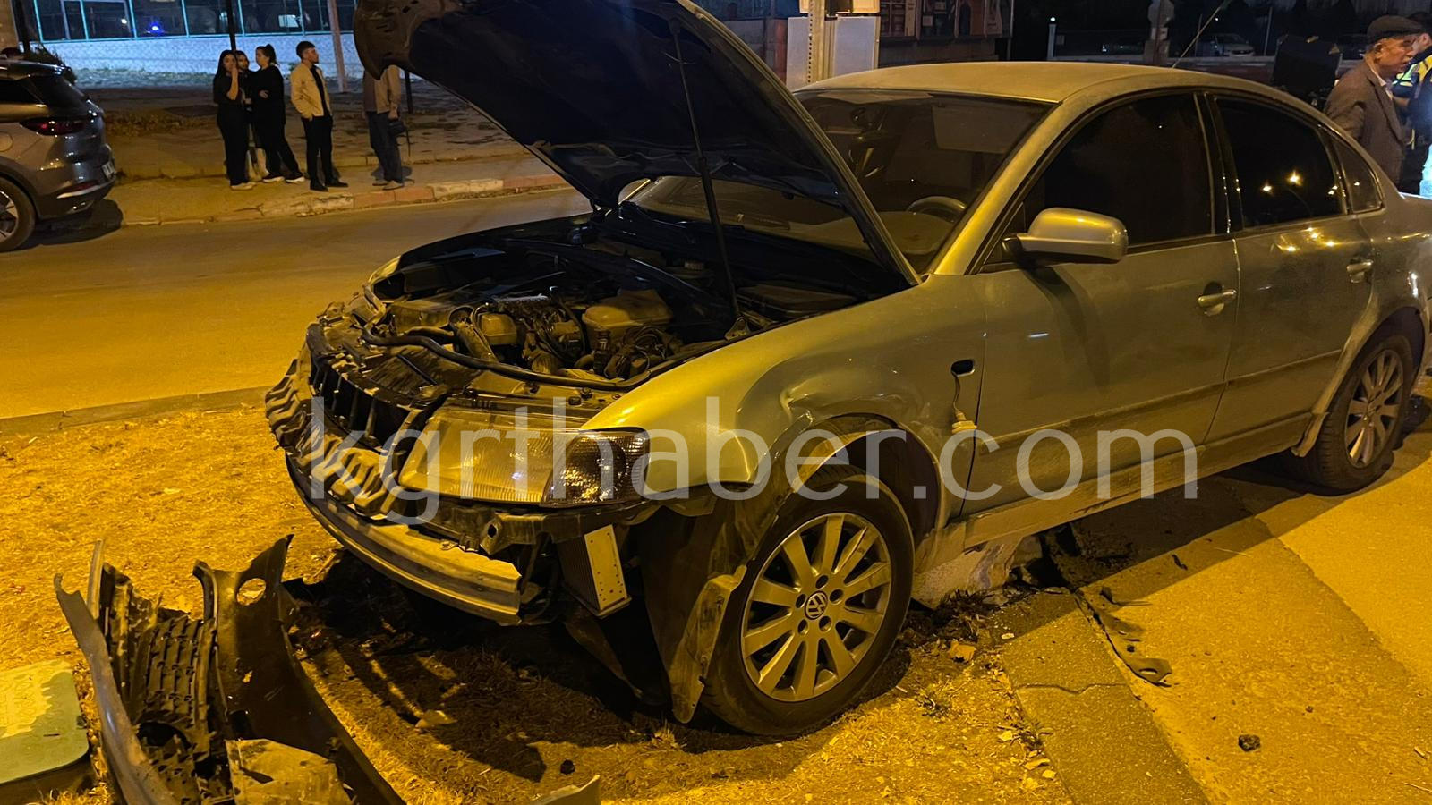 Otomobiller Kavsakta Carpisti 1 Yarali4